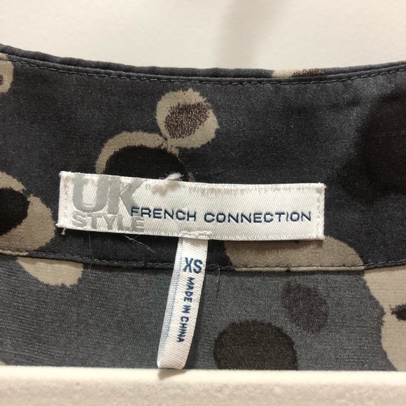 French Connection Neutral Scale Silk like top with pocket - Picture 2 of 7